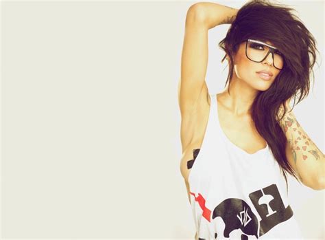 Women Women With Glasses Tattoo Brunette Wallpaper Coolwallpapers Me