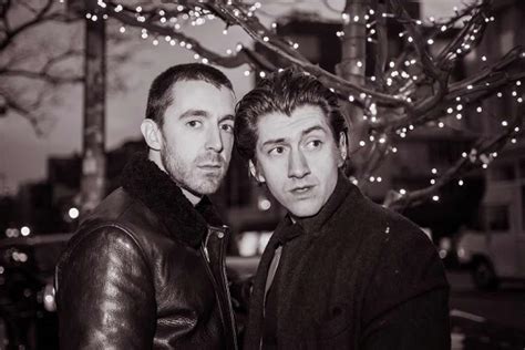 The Last Shadow Puppets estrenan “Miracle Aligner”
