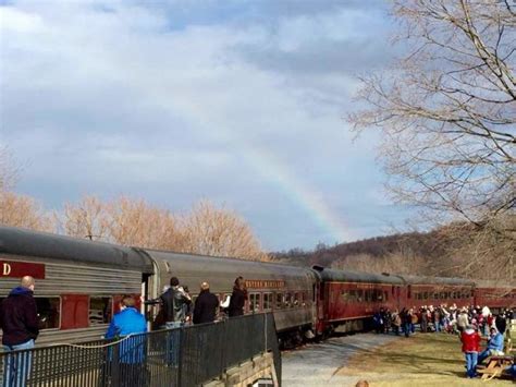Charming Autumn Train Rides To Take In Maryland Deep Creek Lake Scenic