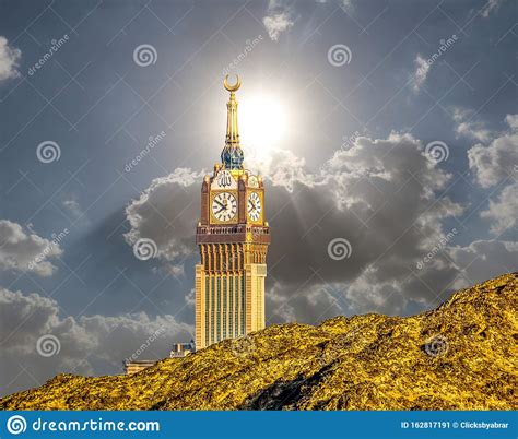 These towers are basically coming across to be the part of the king. Abraj Al Bait Royal Clock Tower Makkah In Mecca, Saudi ...