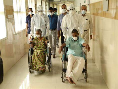 121 more fresh cases, while 79 recovers. Elderly couple recover from COVID-19 in Kerala | english ...