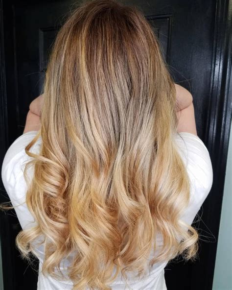 Like a back from vacation glow, the medium hue that is honey blonde isn't too platinum or dark, but the perfect sunbaked medium. 36 Hottest Honey Blonde Hair Color Ideas for 2018