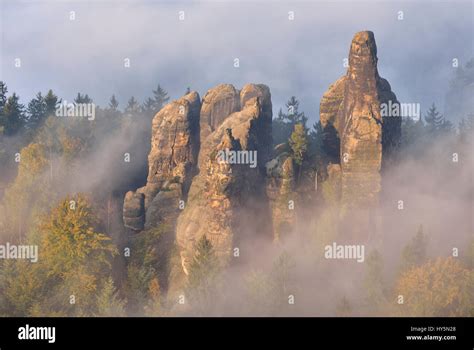 Rock Serrated Crown Viererturm And Schramm Gatekeepers In Morning Mist