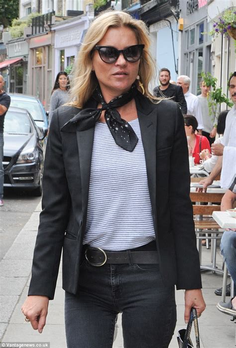 Kate Moss Dons Skinny Jeans And Blazer As She Enjoys Lunch With Ex Jefferson Hack Daily Mail