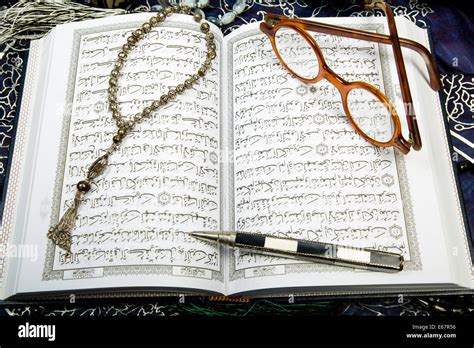 Biblia Musulmana Fotografías E Imágenes De Alta Resolución Alamy