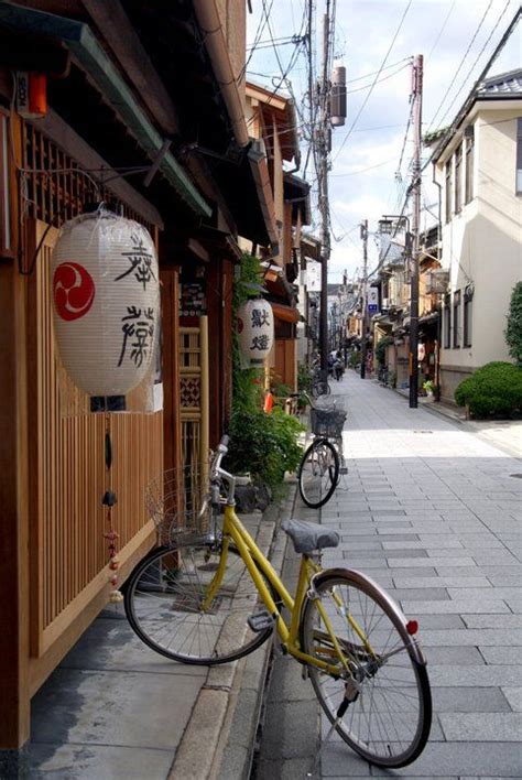 A bike in Miyagawacho, Kyoto, Japan | Japan, Street view, Places