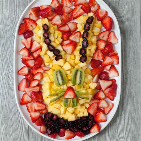 We've rounded up the best easter dinner ideas from lamb and ham to greek easter fish. Bunny Fruit Salad | Recipe in 2020 | Easter recipes, Easter brunch food, Recipes