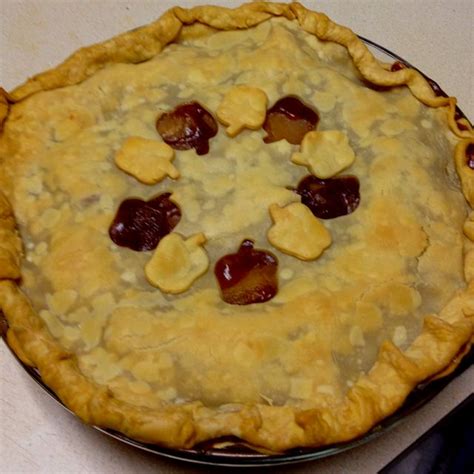 2 pillsbury refrigerated pie crusts. Apple pie. #LuckyLeaf lite apple pie filling @Pillsbury pie crusts #splenda Goodness | Apple ...