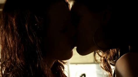 Erin Cummings And Julia Voth Lesbian Kiss Lesbian Media Blog