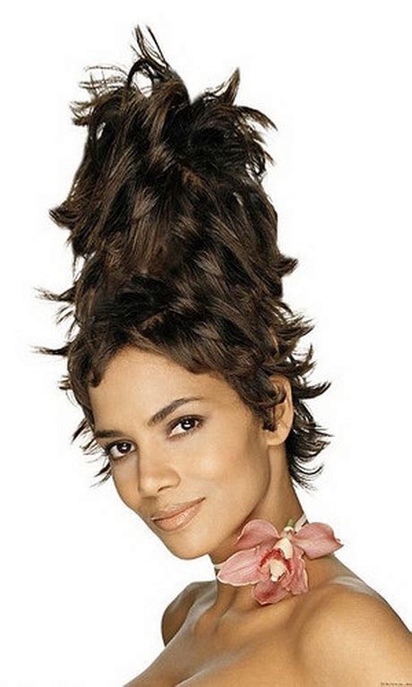 Rihanna long blonde wavy hairstyle with bangs. Prom hairstyles for black people