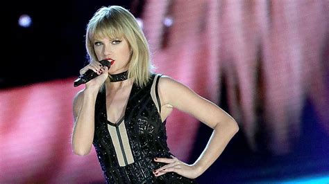 Taylor Swift Threatens Lawsuit After Defamatory Review StyleCaster