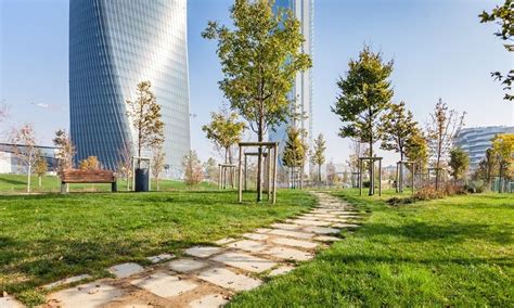 Da oggi domenica 13 dicembre sono cinque le regioni a passare in zona gialla, dopo l'ordinanza del ministro della salute, roberto speranza , firmata venerdì 11 dicembre. Milano CityLife - Milanoguida - Visite Guidate a Mostre e Musei con Milanoguida