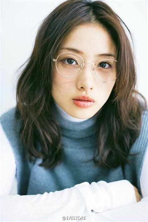 Pin By Yee Kwok On F E M A L E 0 1 In 2020 Girls With Glasses