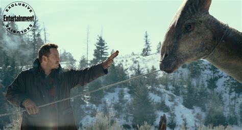 Jurassic World Dominion Photo Shows Chris Pratt Taming A New Dinosaur