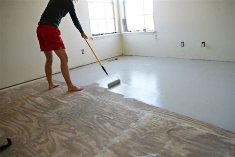 Today's homeowner has a lot of options for painted floors. diy {stencil painted subflooring} » ashleyannphotography.com