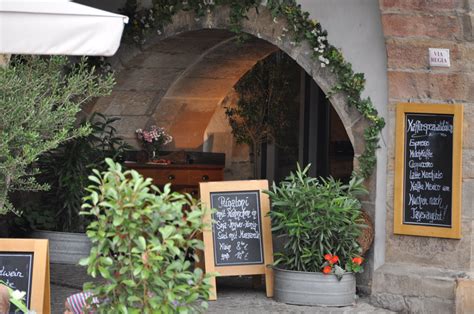 Her mother, brigitte volhard, was an artist and musician and her father, rolf volhard, was an architect. Round Table 211 Erfurt » CHARTER-WOCHENENDE in Erfurt