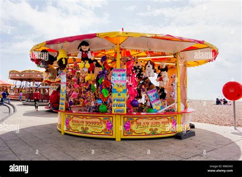 Uk Game Stall At The Funfair Hi Res Stock Photography And Images Alamy