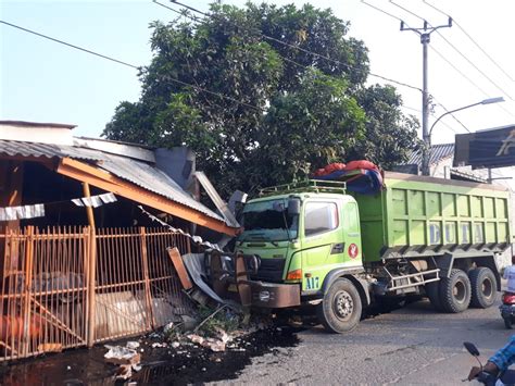 Bengkel kereta melayu pasir gudang. Truk Tanah Serudug Bengkel Warga Teluknaga