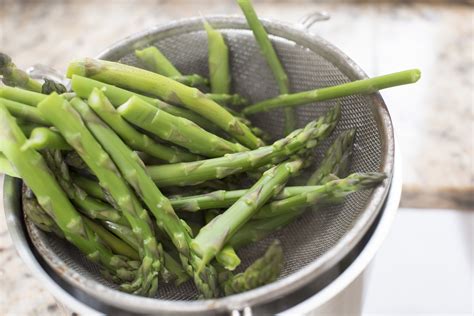 Blanched Green Asparagus Spears Draining Free Stock Image