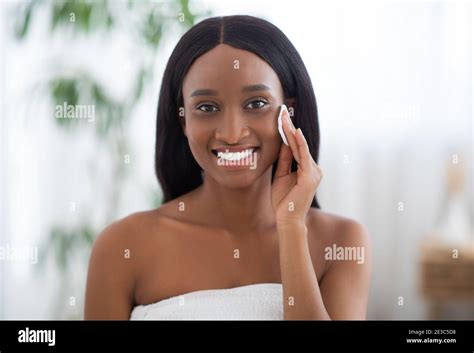Woman Face Beauty Routine Hi Res Stock Photography And Images Alamy