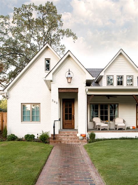 Gray paint colors are the same as the whites in that some warm alternatives are also available for you to pick for the farmhouse exterior. Interior Design Ideas - Home Bunch Interior Design Ideas