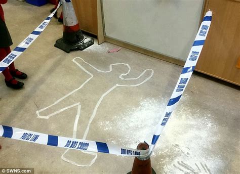 Children Traumatised After School Staged Fake Crime Scene Daily Mail