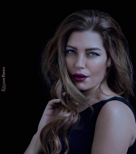 وصلة رقص للفنانة أماني كمال في ليلة حنتها. أمانى كمال تواجه أزمات «الطلاق» فى المسلسل الاجتماعى «أبو العروسة» - عين