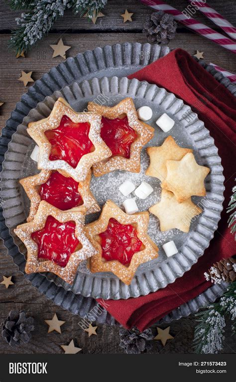 Austrian raspberry shortbread adapted from butter sugar flour eggs via epicurious, which finally, i knew immediately that raspberry jam could not be spread over a pile of cookie shards, and plopped. Austrian Jelly Cookies : Authentic Linzer Cookie Helle ...