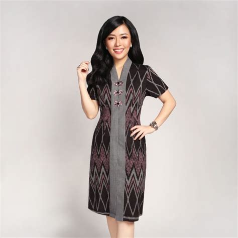 Women Batik Kultur In 2021 Batik Dress Modern Dress Batik Kombinasi Batik Dress