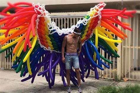 שאול אלפיה בעבור קמפיין עידוד התיירות הגאה. כתבות אופנה: שבוע הגאווה תל אביב 2018