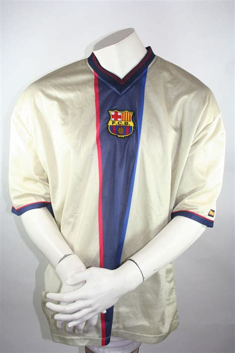 Das neue trikot wird für nike . Barca FC Barcelona Trikot 11 Marc Overmars 1999/00 Gold ...