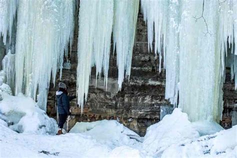 Eben Ice Caves The Ups Must Visit Winter Destination Now Ezmoments