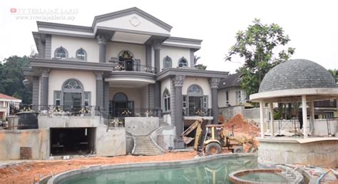 Usahawan popular, datuk aliff syukri khabarnya ingin menjual rumah dan berpindah ke luar negara. Rumah Aliff Lambat Siap... Sebab Mahligai Itu 'Istimewa ...