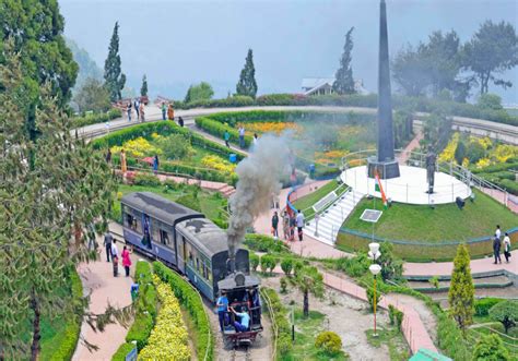 Darjeeling History Sightseeing How To Reach And Best Time To Visit