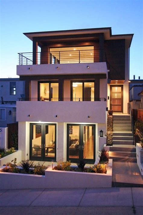 Featuring a large balcony, that extends from the open plan living, dining and kitchen area and links to a private scullery, this home is. 33 best Reverse Living House Plans images on Pinterest ...