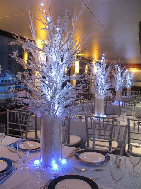 42 Popular Winter Wonderland Snowflake Decoration Ideas