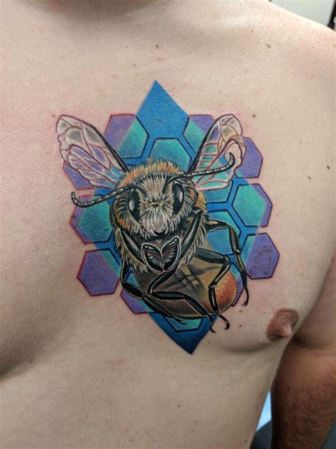 honey bee by renee little guest spot at niteowl tattoo tampa evamigtattoos tattoo nerd