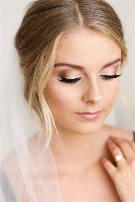 Romatic Weding Makeup Look With A Soft Natural Hue Bruiloft Make Up