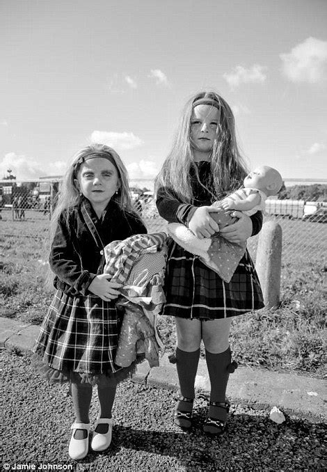 Jamie Johnson Photographs Irish Traveller Families Daily Mail Online