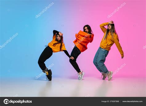 hip hop dancing clothing style