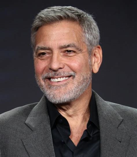 The actor, who graces gq 's cover as the magazine's 2020 icon of the year, was interrupted mid. George Clooney | OK! Magazin