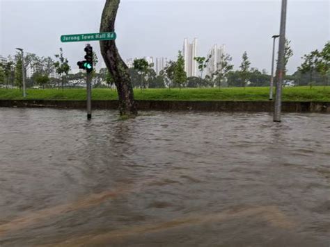 From changi to jurong all flood! Flash floods hit various parts of Singapore after heavy ...