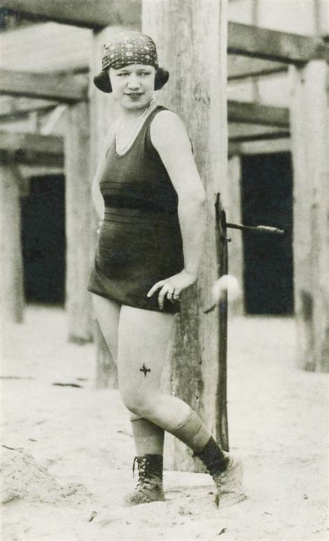 25 Cool Photos Show What Womens Swimsuits Looked Like In The 1920s