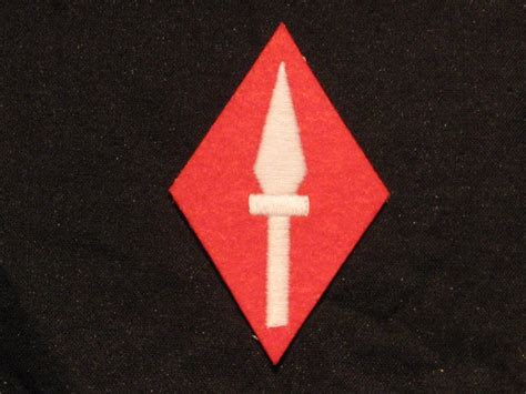 British Army 1 Corps Formation Badge Ww2 White Speartip On Red Badge