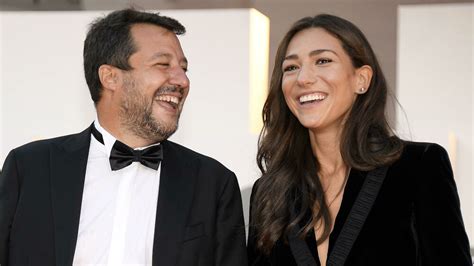 Jun 19, 2021 · presenti salvini e meloni. Matteo Salvini con la fidanzata al Festival di Venezia ...