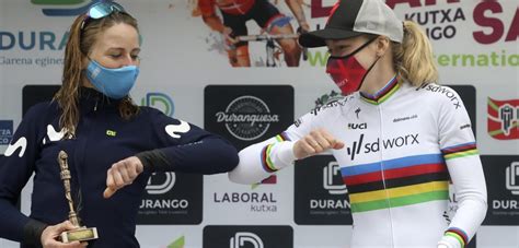 Annemiek van vleuten kwam in de afdaling van de slotklim namelijk zwaar ten val. Van der Breggen verslaat Van Vleuten na nieuwe clash in ...