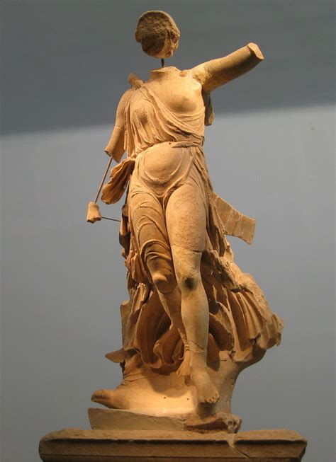 Die wohl bekannteste darstellung des zeus ist die heute nicht mehr erhaltene kolossalstatue des phidias in olympia. Olympia, Temple of Zeus, Statue of Nike (by Paionius) - Livius
