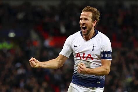 Harry edward kane mbe (born 28 july 1993) is an english professional footballer who plays as a striker for premier league club tottenham hotspur and captains the england national team. Did Harry Kane Dive To Win Penalty Vs. Norwich? - Decide ...