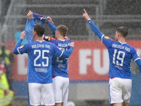 Showtime in der relegation 2021! Holstein Kiel hat Relegation sicher - Sieg gegen Regensburg - Sport - DIE RHEINPFALZ