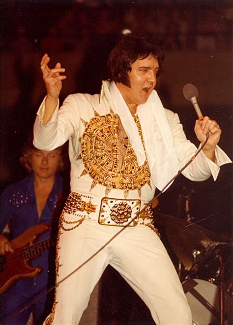 Elvis On The Stage In Philadelphia May 28 1977 Elvis Presley 1977 Elvis Presley Photos
